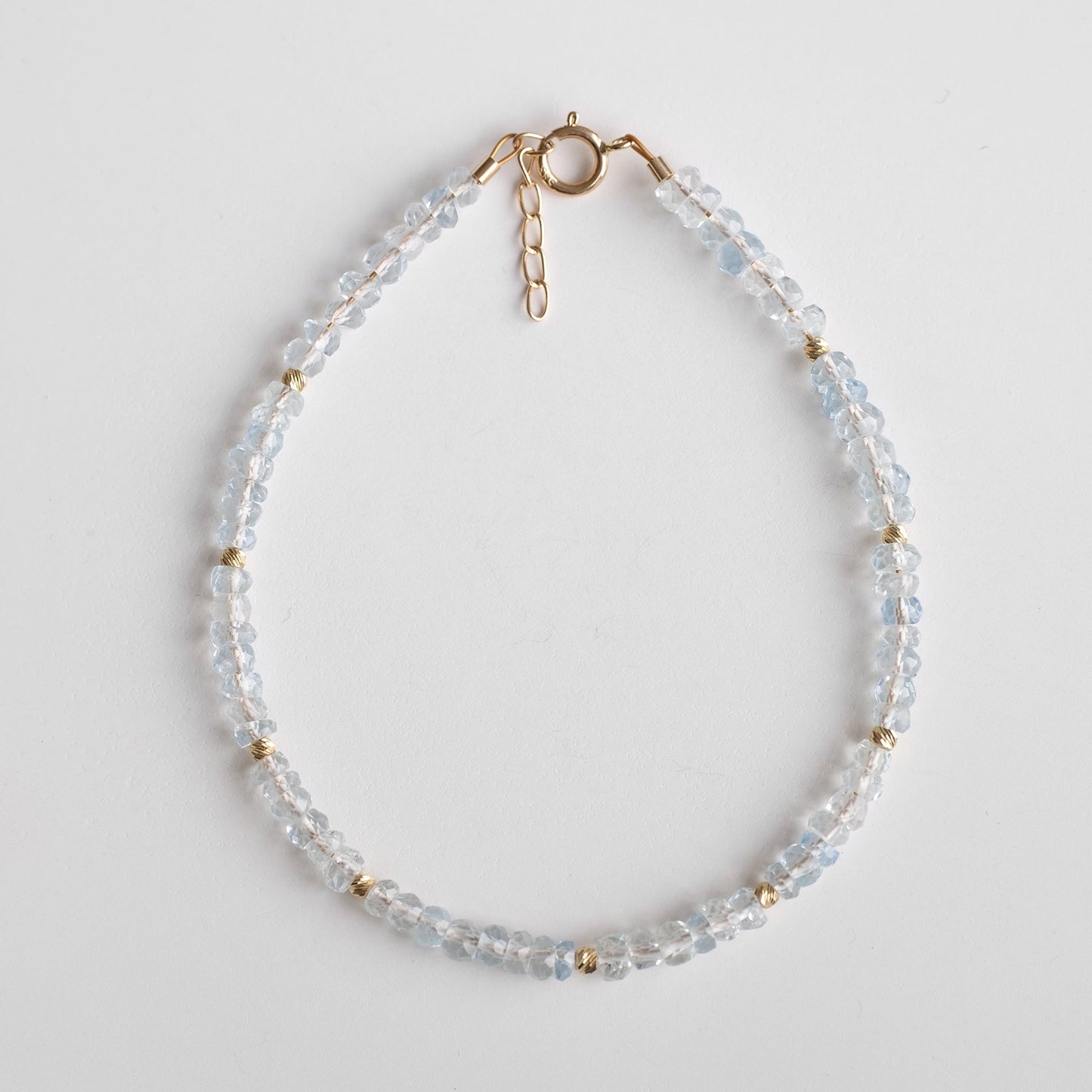 gold bracelet with aqamarine beads