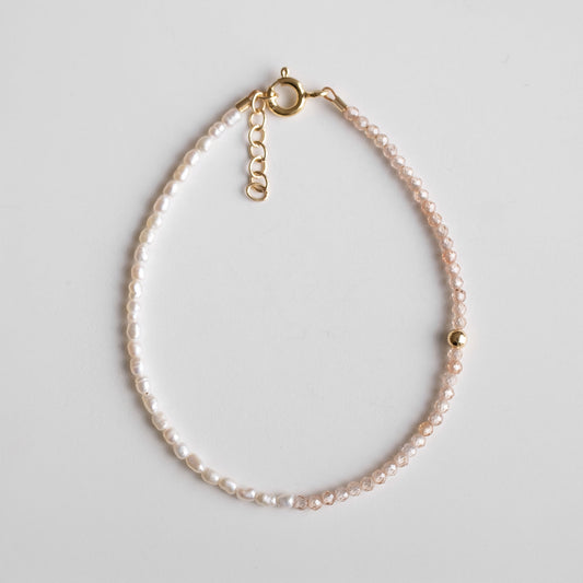 delicate bracelet with zirconia beads and pearls, beige beaded bracelet with freshwater pearls, gold vermeil and silver