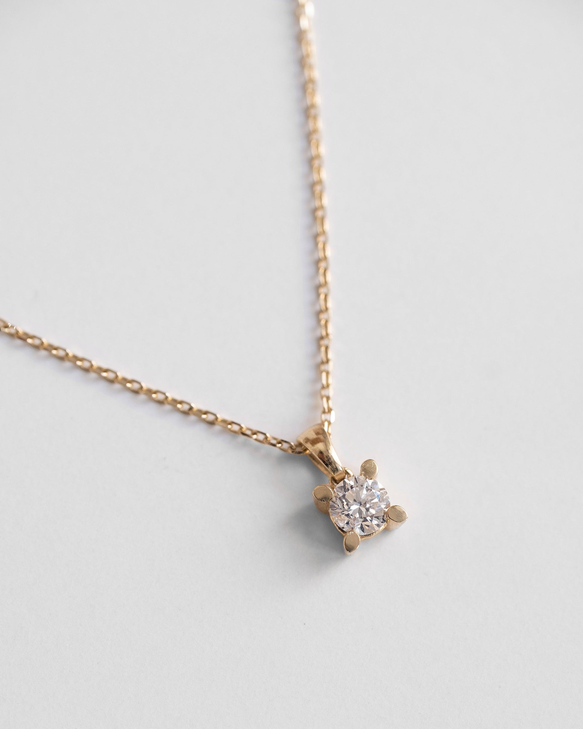 gold pendant necklace with delicate diamond 