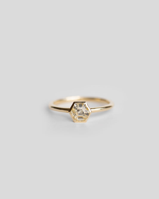 solitaire gold ring with yellow sapphire, gold ring with single yellow sapphire gemstone