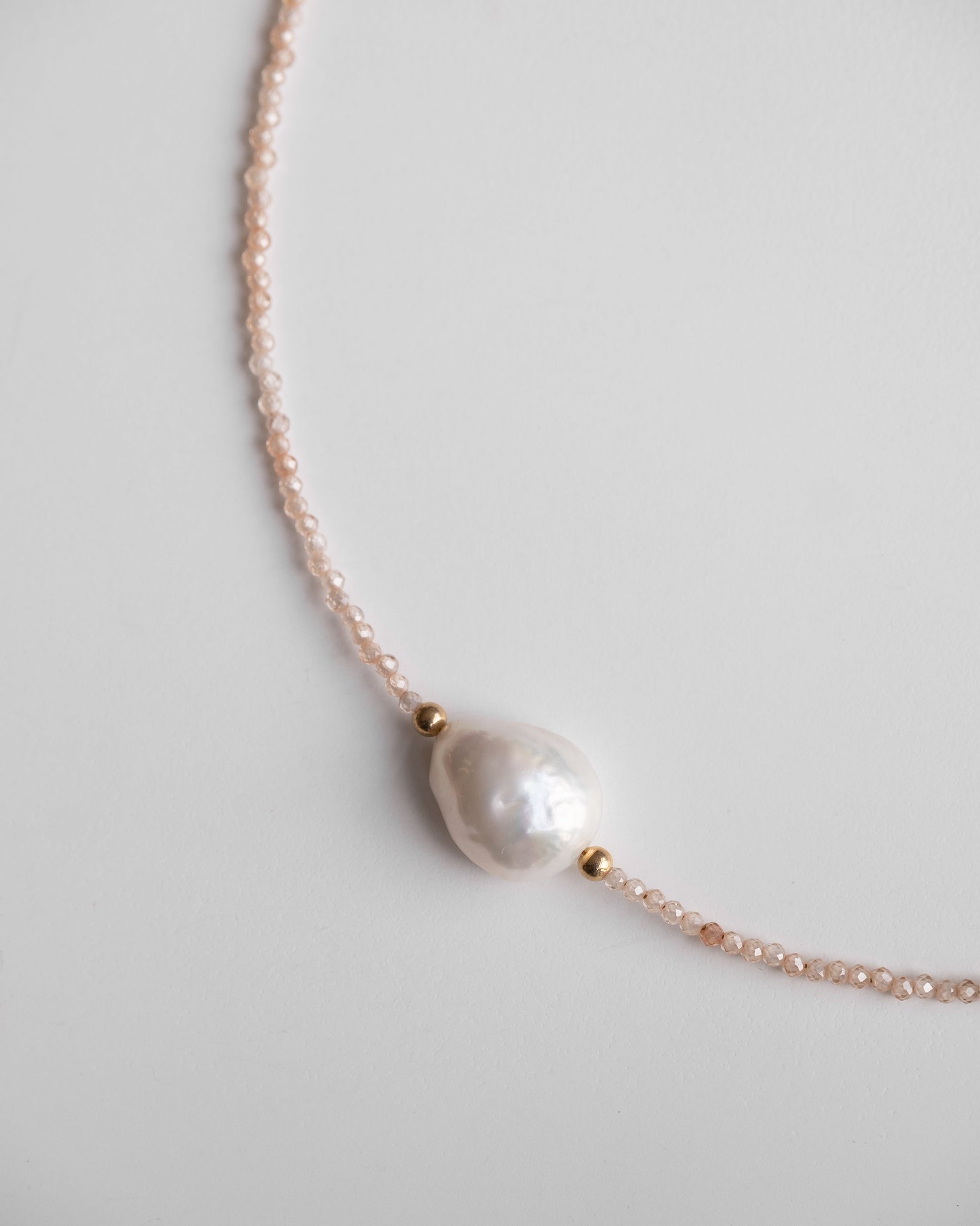 gold beaded necklace with beige zirconia beads with baroque pearl 