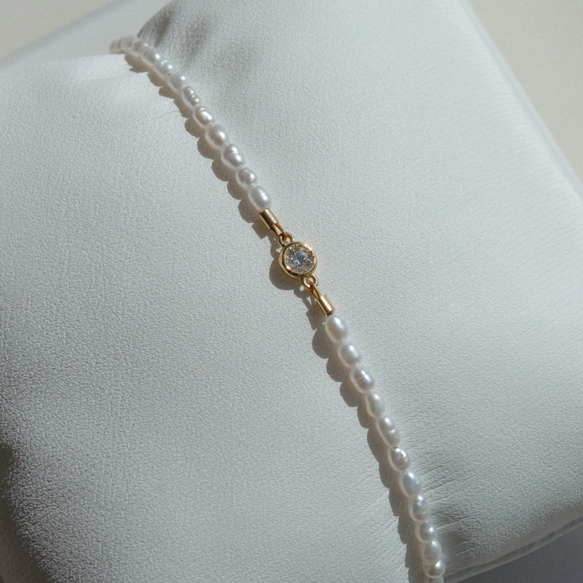 gold bracelet with freshwater pearls and diamond 