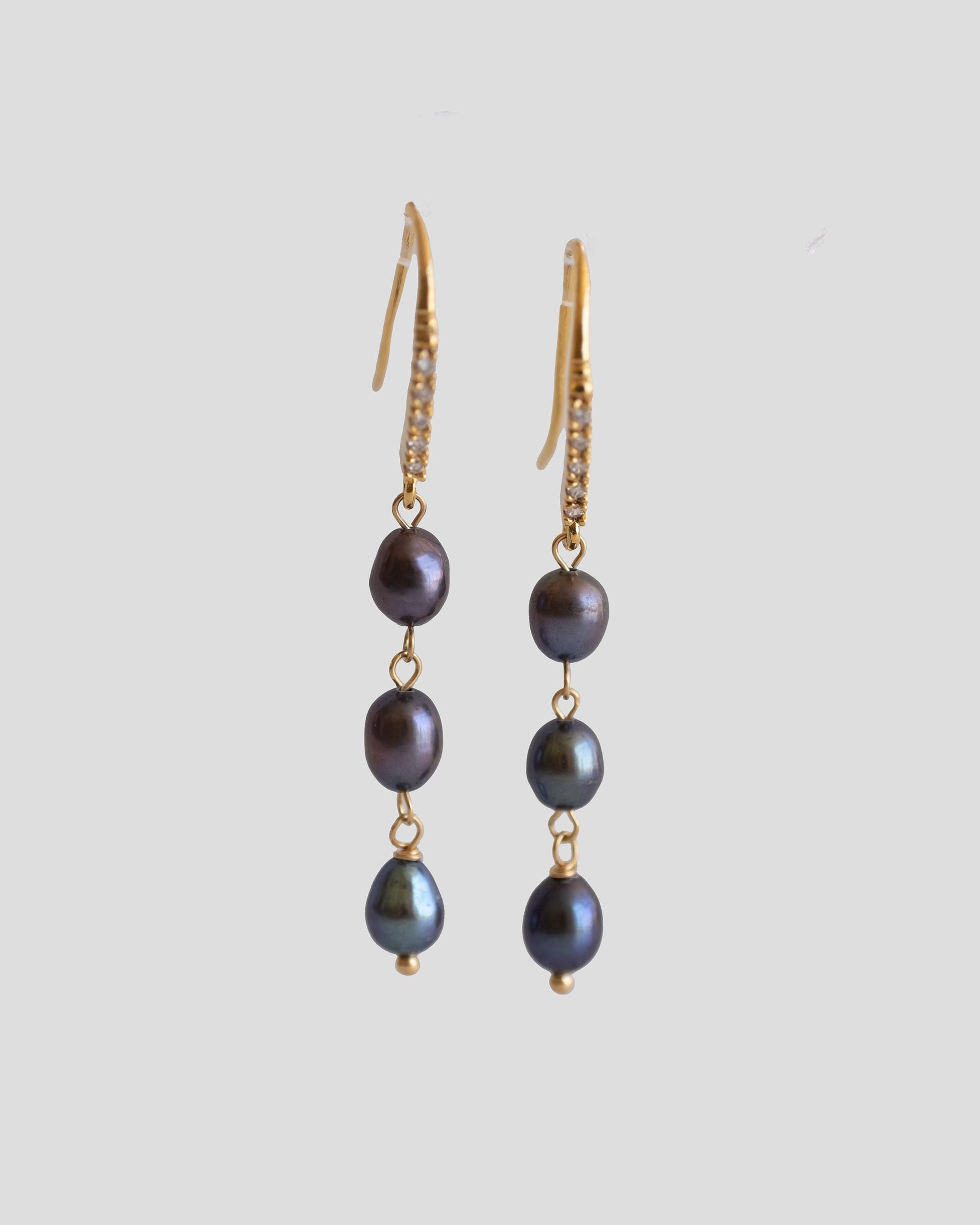 gold vermeil long earrings with black pearls and zirconia stones 